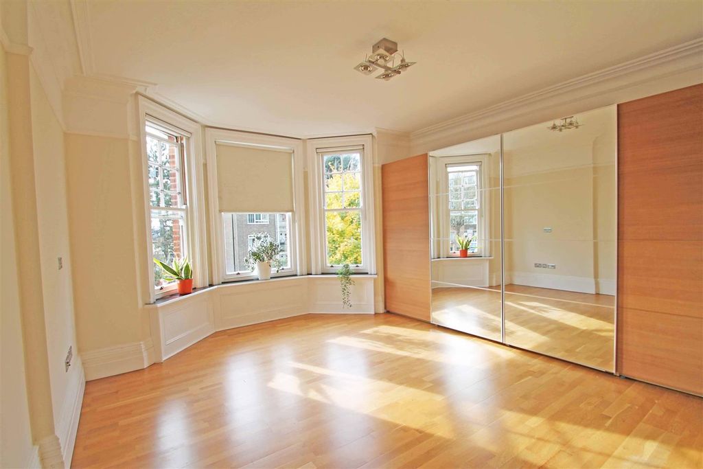 Property photo 2 of 10 Principle Bedroom.Jpg