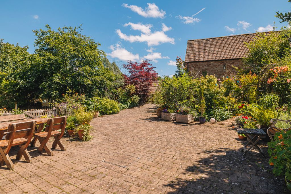 Property photo 3 of 33 Picture No. 67