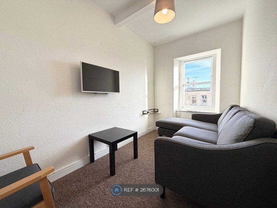 Property photo 3 of 10 Tv Room