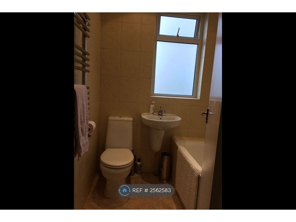 Property photo 3 of 7 Bathroom 1
