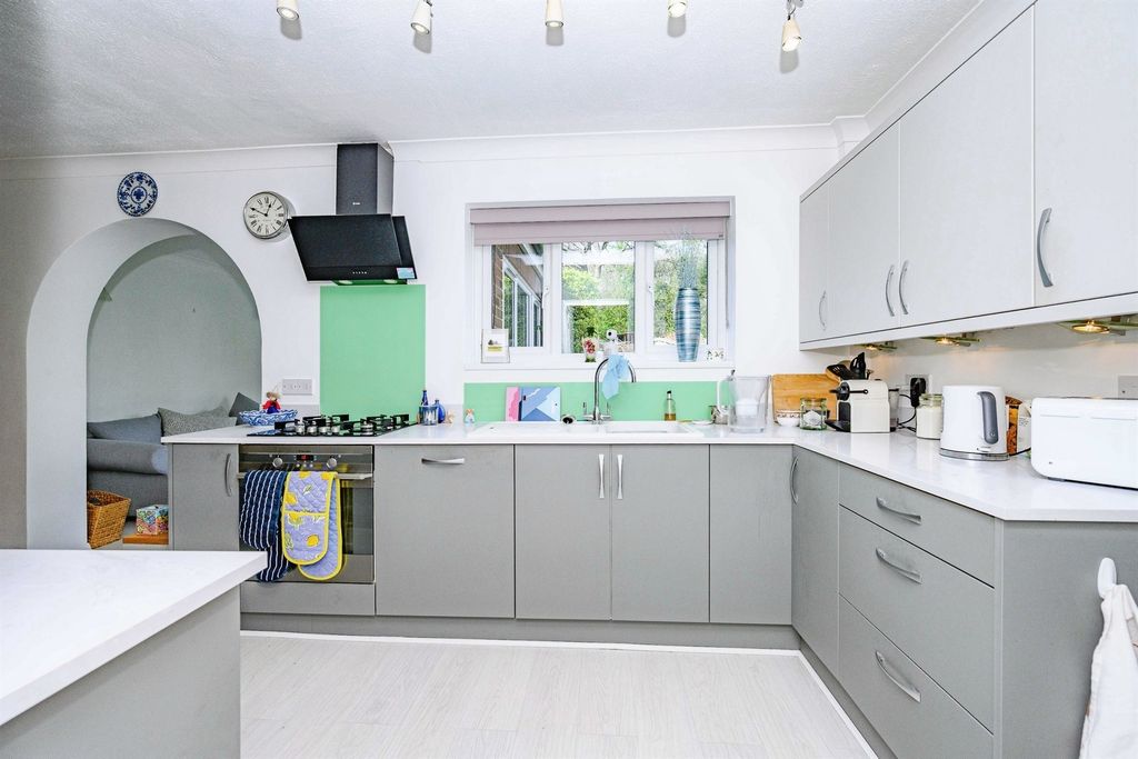 Property photo 2 of 18