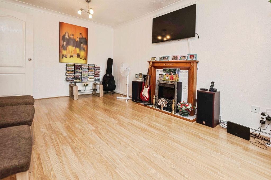 Property photo 3 of 14