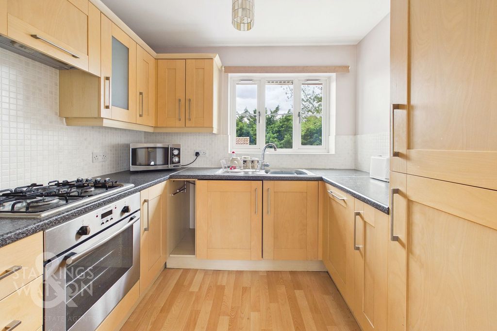 Property photo 2 of 16