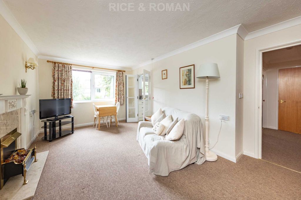Property photo 2 of 9
