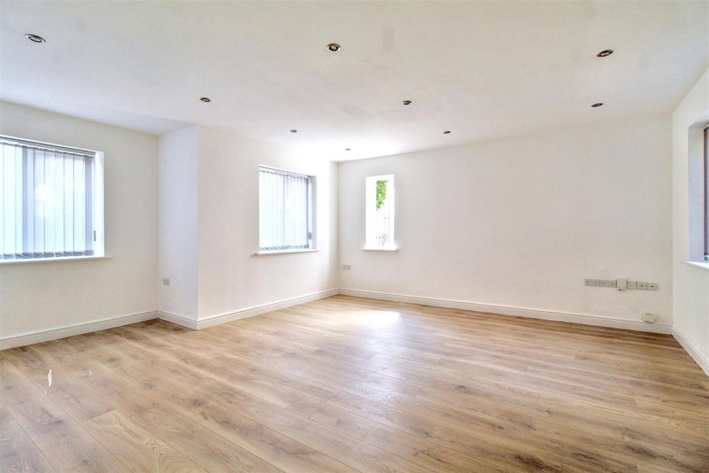 Property photo 3 of 10 Living Room.Jpg