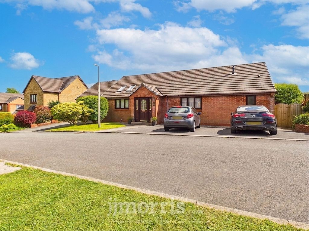 Property photo 1 of 44