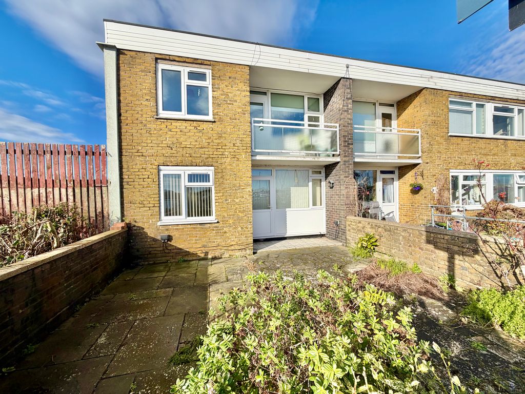 Property photo 2 of 8 Garden