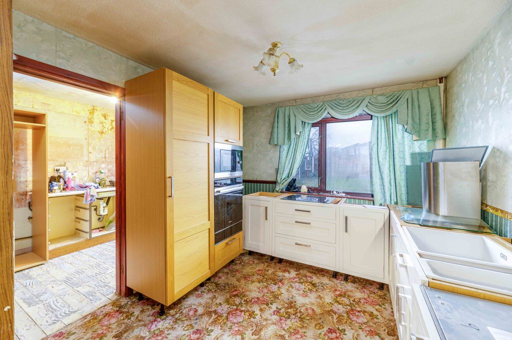 Property photo 2 of 29 11