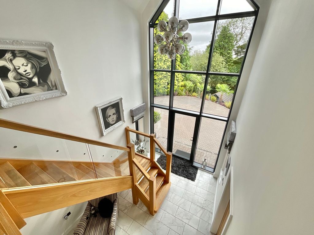 Property photo 2 of 28