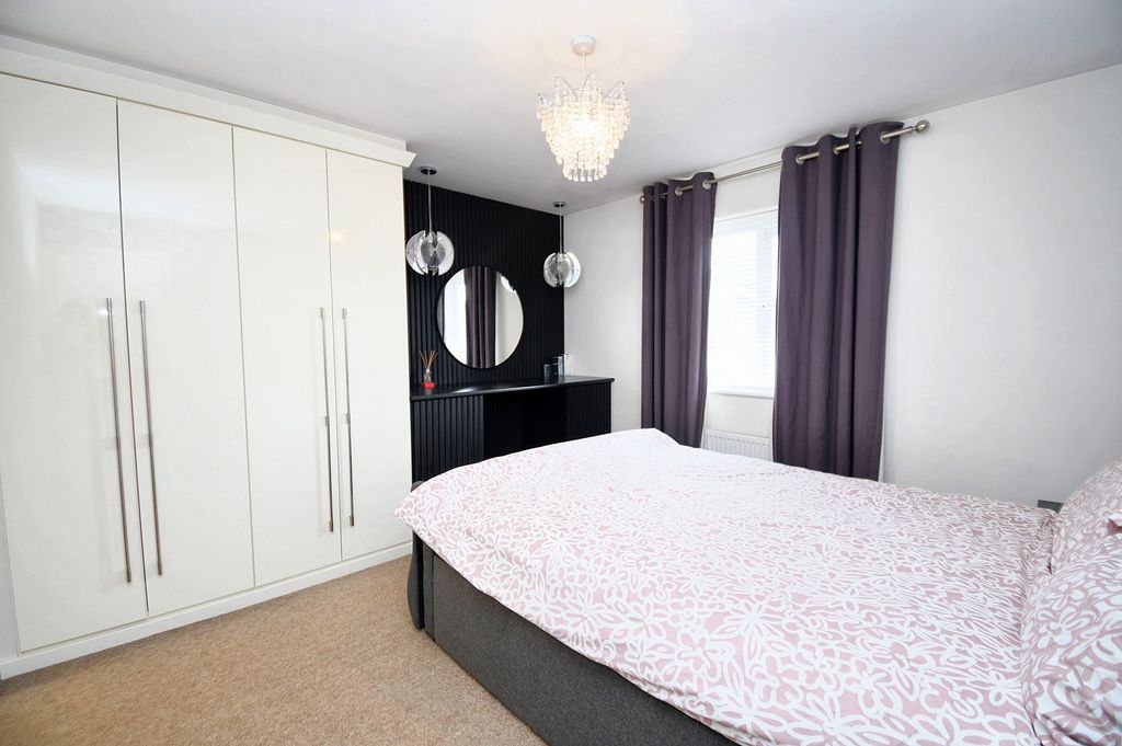 Property photo 3 of 26