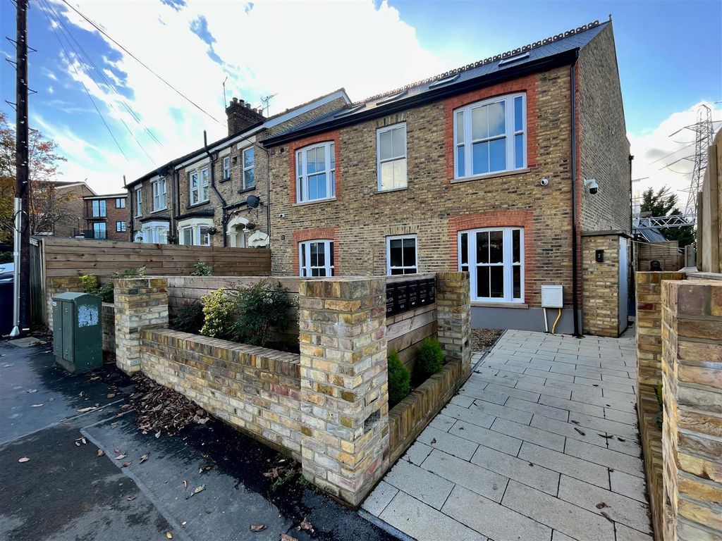 Property photo 1 of 7 Exterior