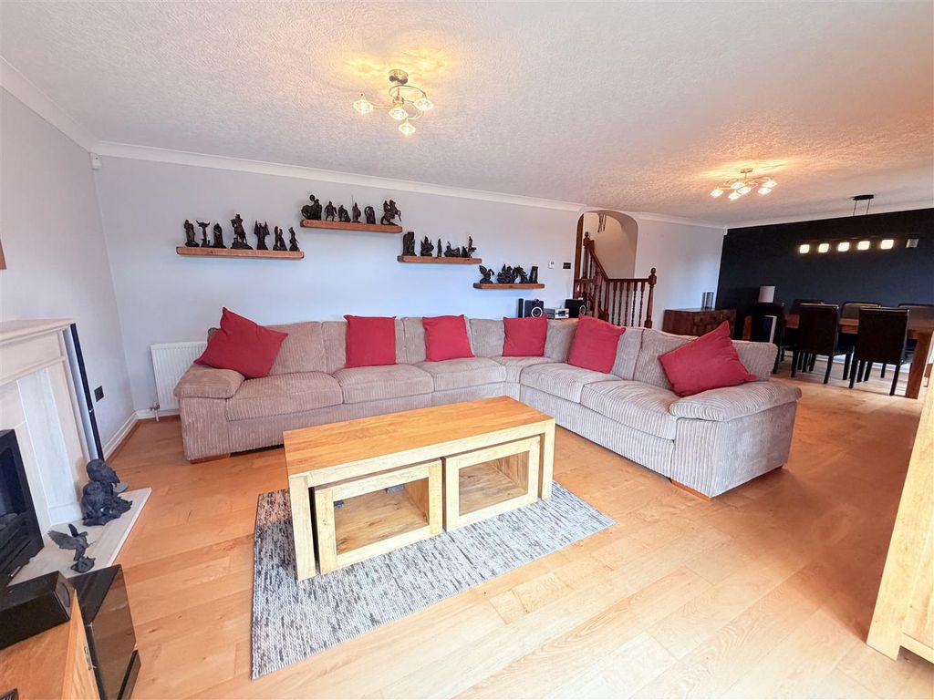 Property photo 3 of 32