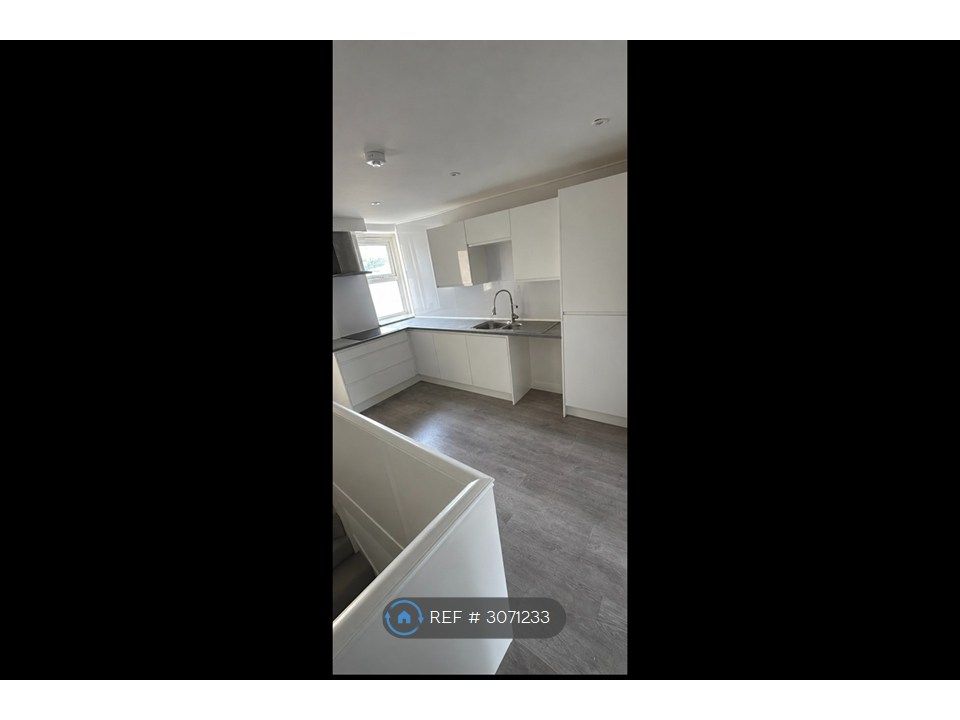 Property photo 2 of 12 Kitchen