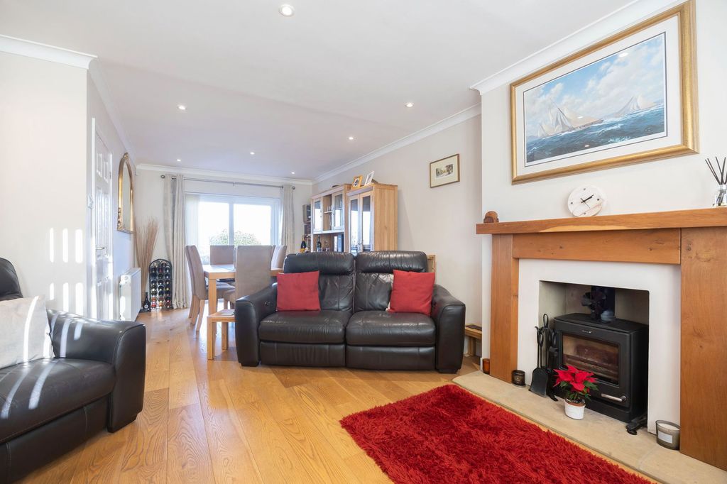 Property photo 2 of 20