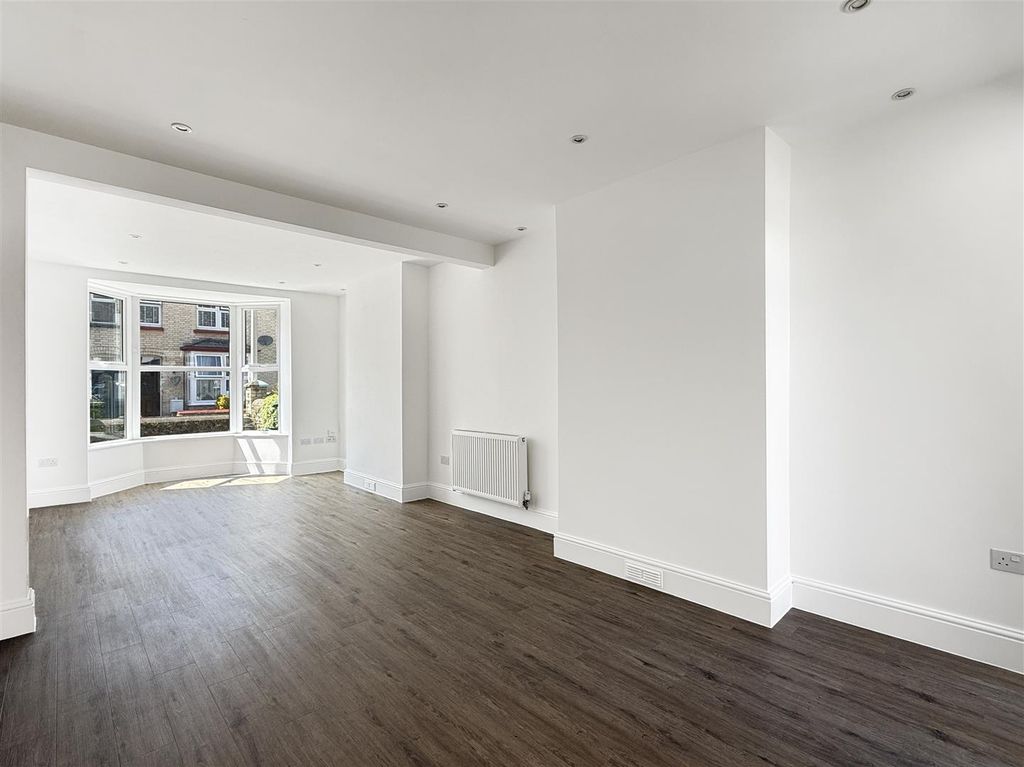 Property photo 2 of 10 Edd6cd2ee8A8Da4B7Fcccbd8Eb26Bbb5Fced7383.Jpg