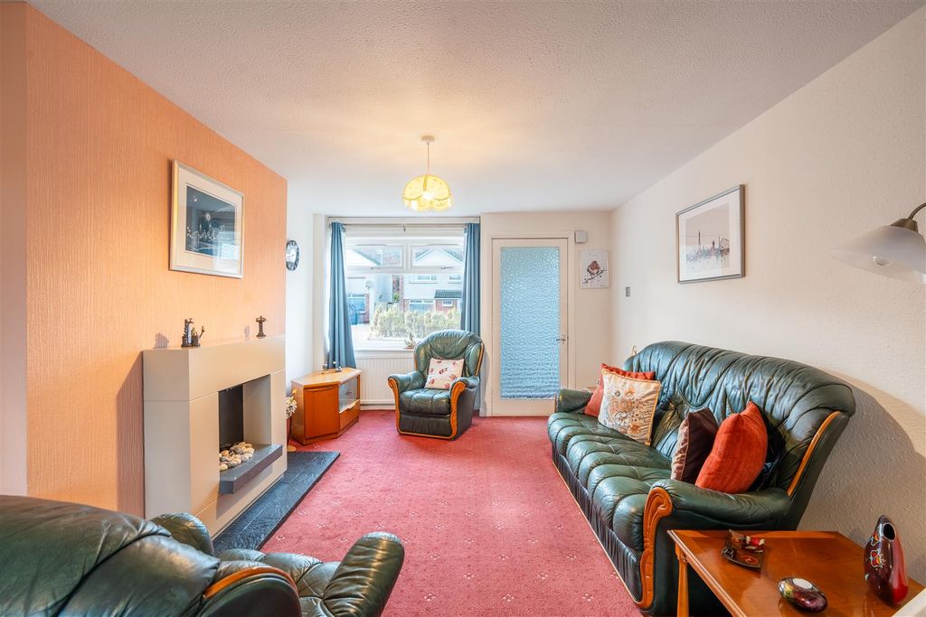 Property photo 3 of 13 Lounge-1.Jpg