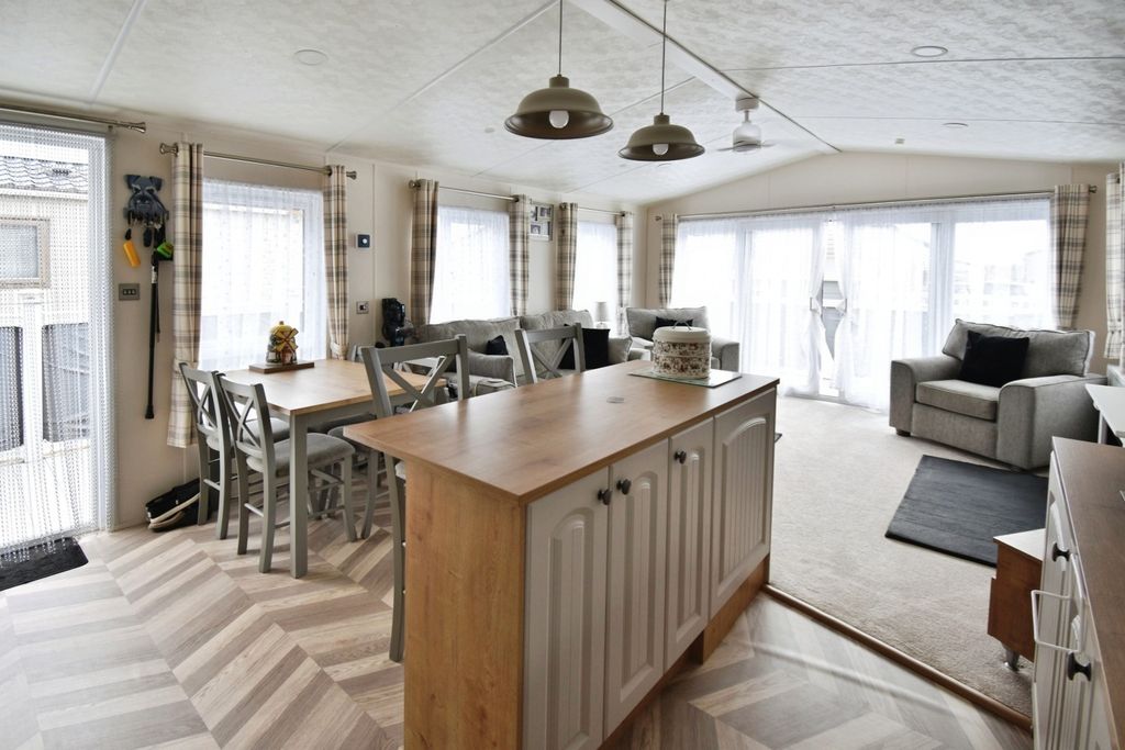 Property photo 2 of 13 5427083