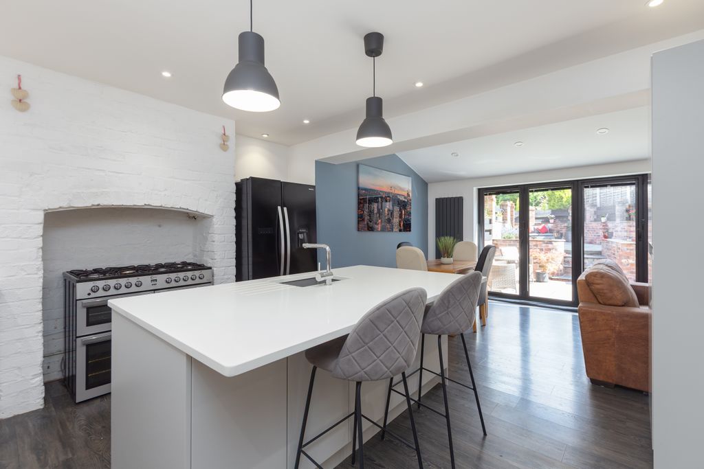 Property photo 3 of 28 Feature Kitchen Island
