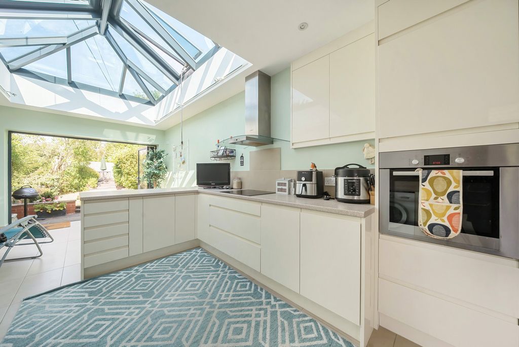 Property photo 2 of 21 1334689-12-689A3c...