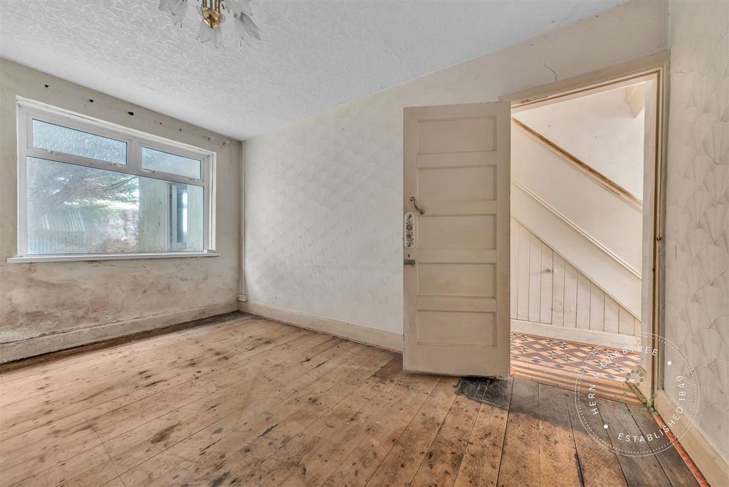 Property photo 3 of 26 Maindy-Road-13.Jpg