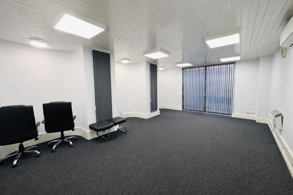 Property photo 2 of 4 51Ac9584-43B8-4A53-Adc7-F43A39Bdf874.Png