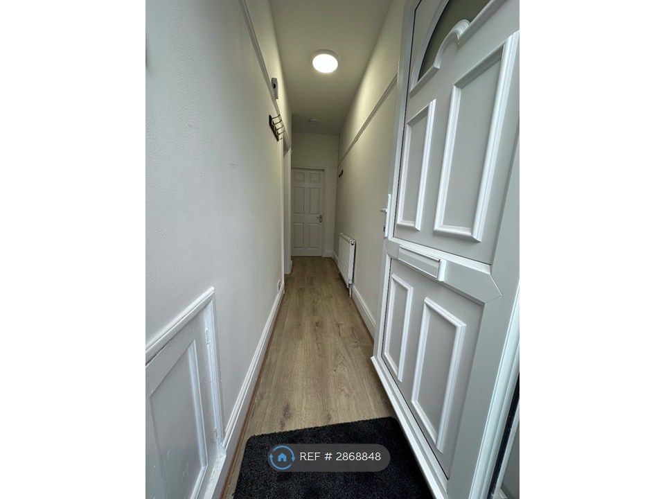 Property photo 2 of 19 Hallway