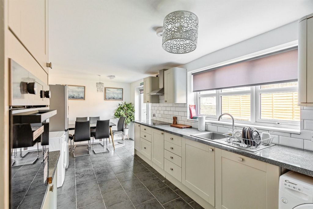 Additional image 8 of 5 bed detached house for saleHarwood Drive, Kettering NN16