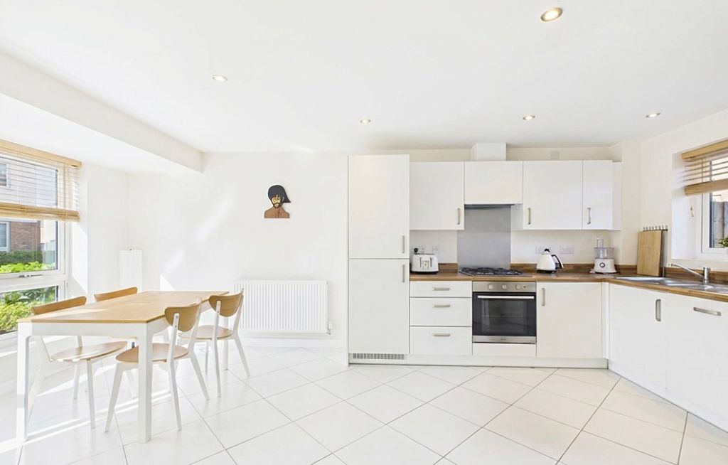 Property photo 2 of 18 Dining/Kitchen