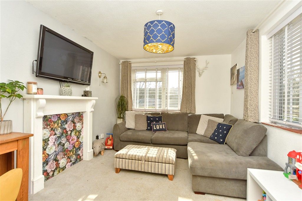 Property photo 1 of 12 Lounge