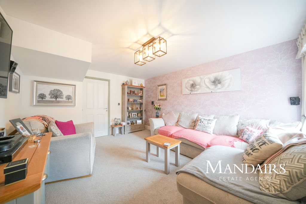 Property photo 2 of 37