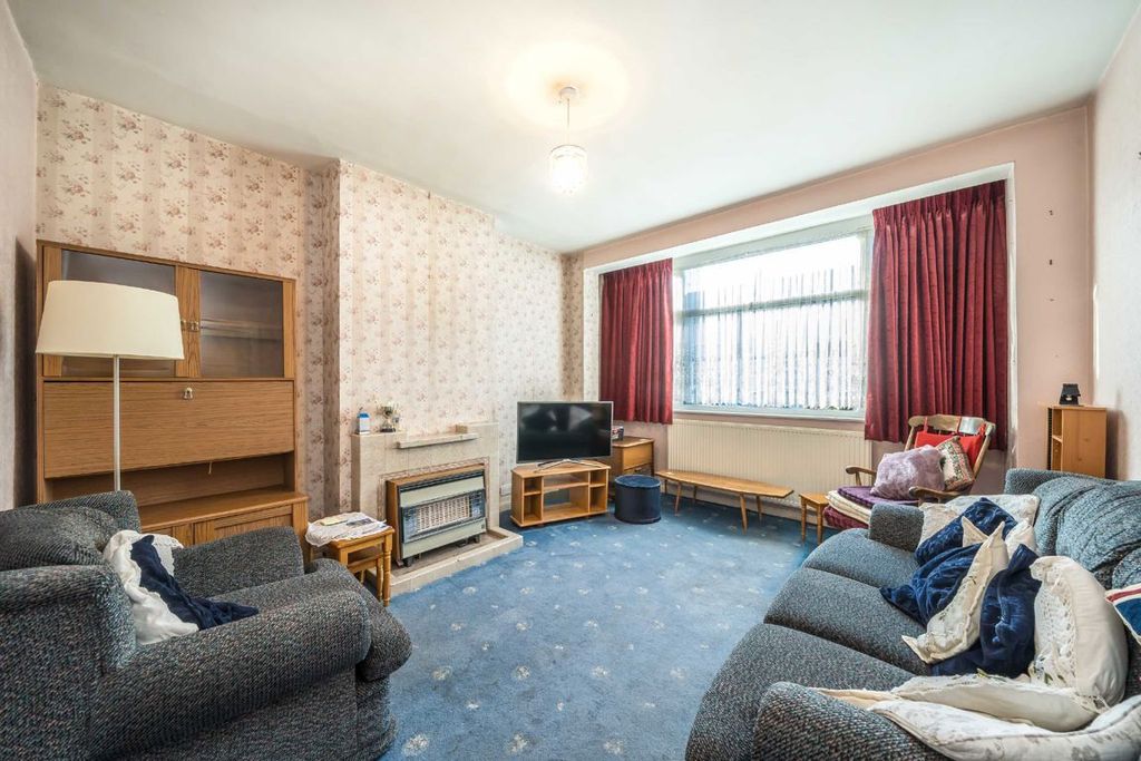 Property photo 2 of 8