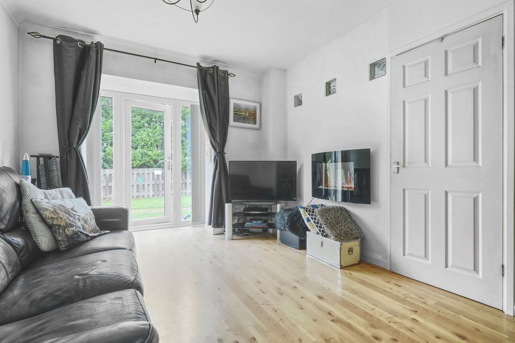 Property photo 2 of 8