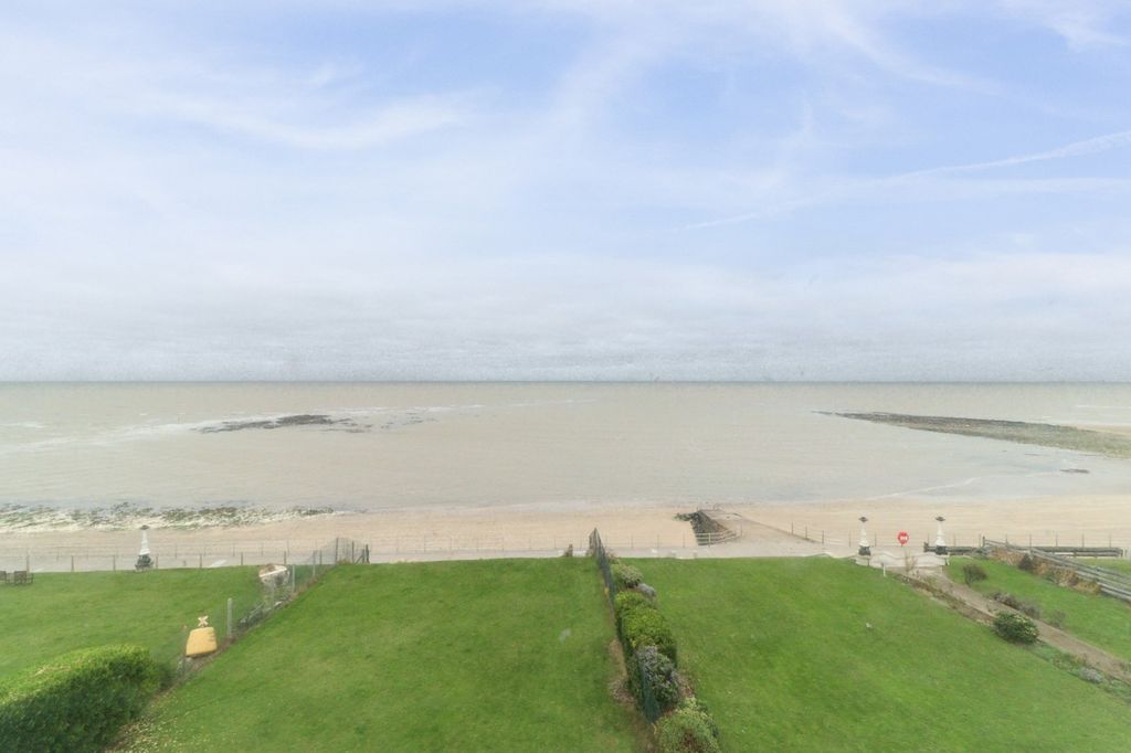 Property photo 2 of 7 Picture 2