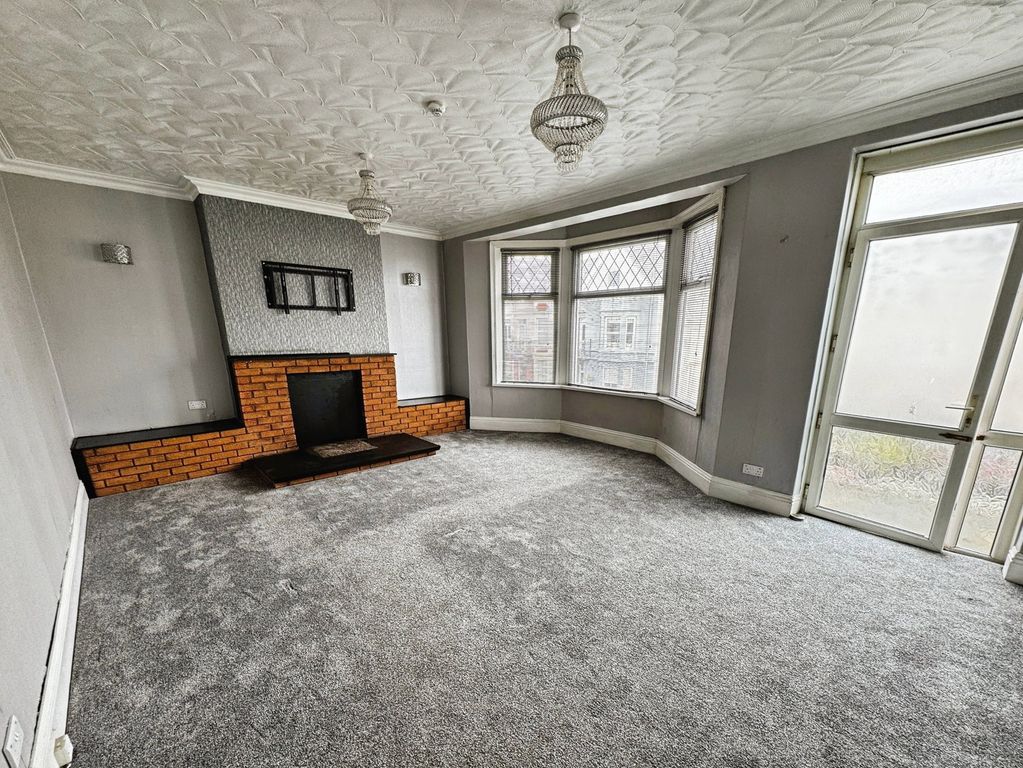 Property photo 2 of 34