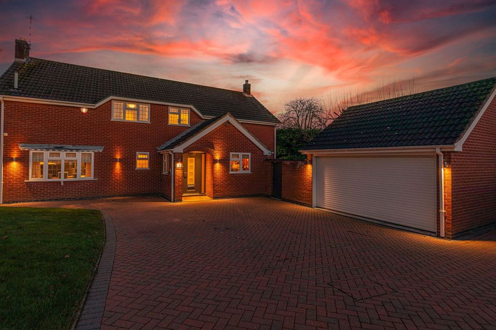 Property photo 1 of 32