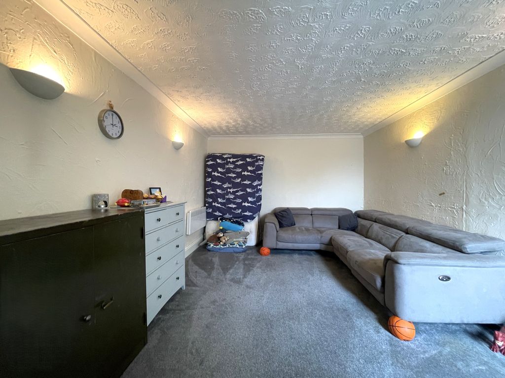 Property photo 1 of 4 Lounge