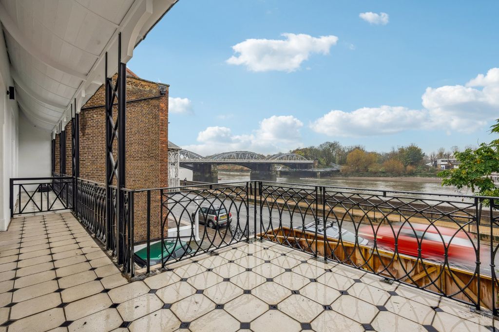 Property photo 2 of 16 Balcony