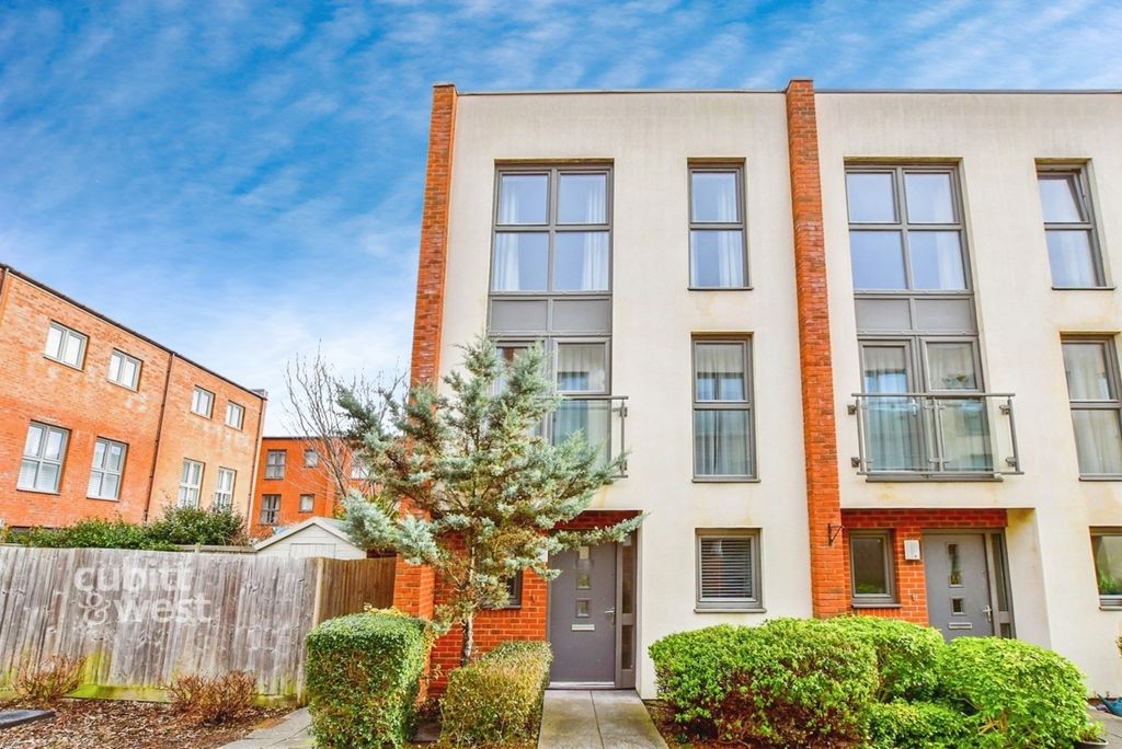 Property photo 1 of 12 4F389251-901Hbwyw