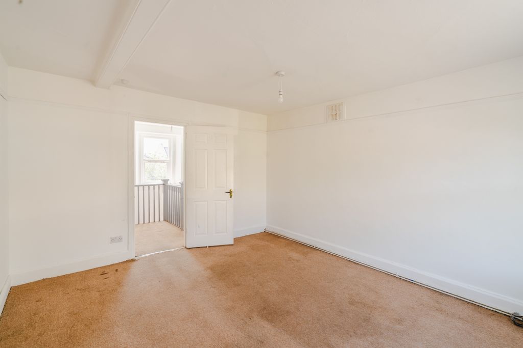 Property photo 3 of 12 4