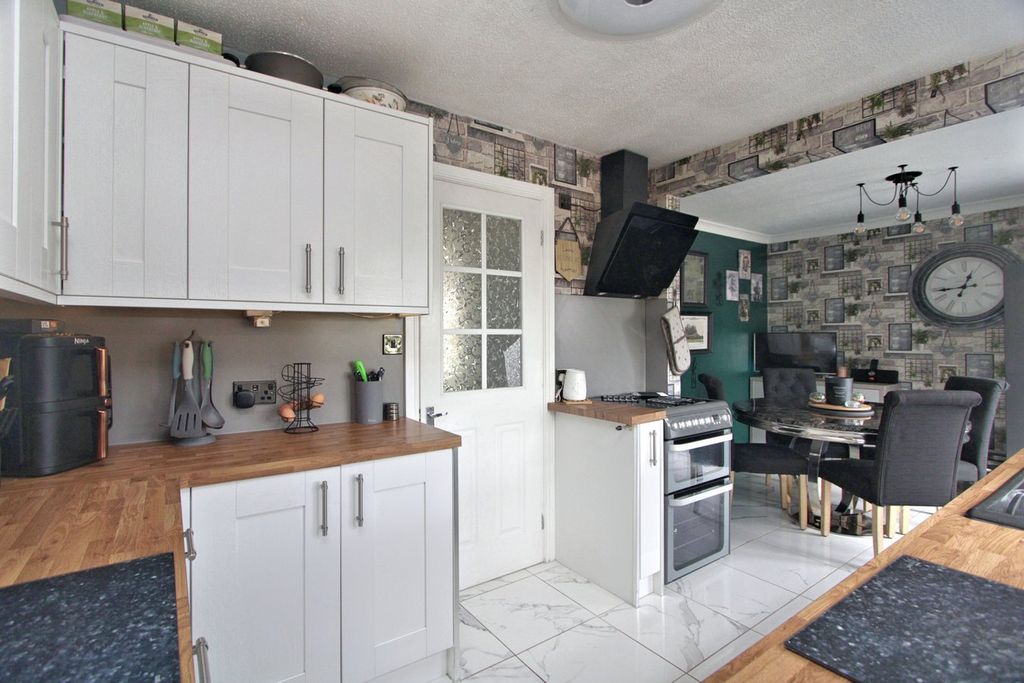 Property photo 2 of 23