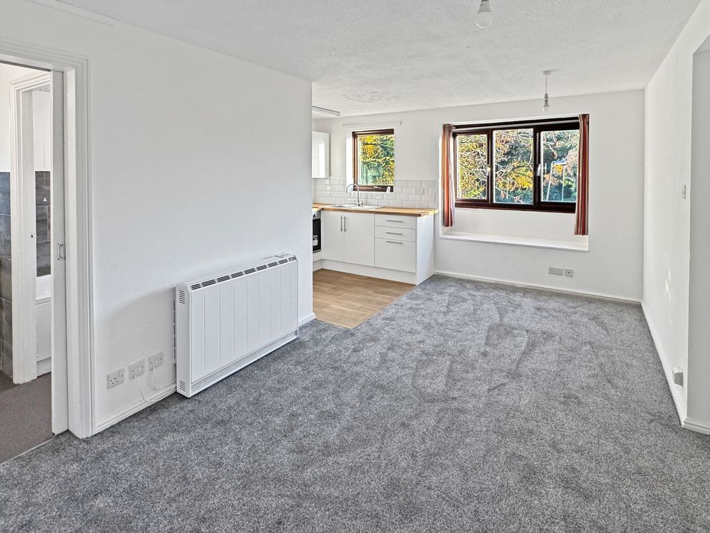 Property photo 3 of 6
