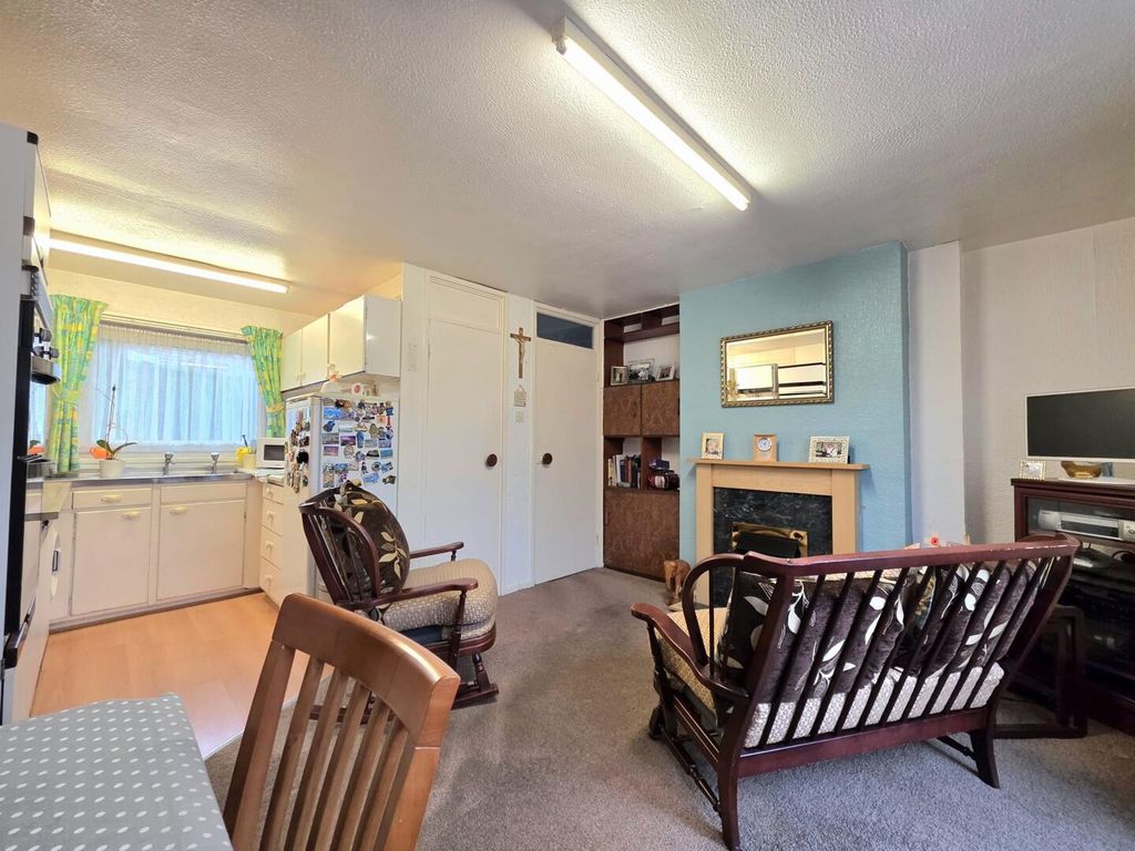 Property photo 3 of 19 Living Room