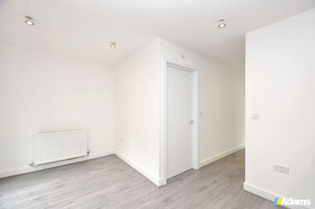 Property photo 3 of 26