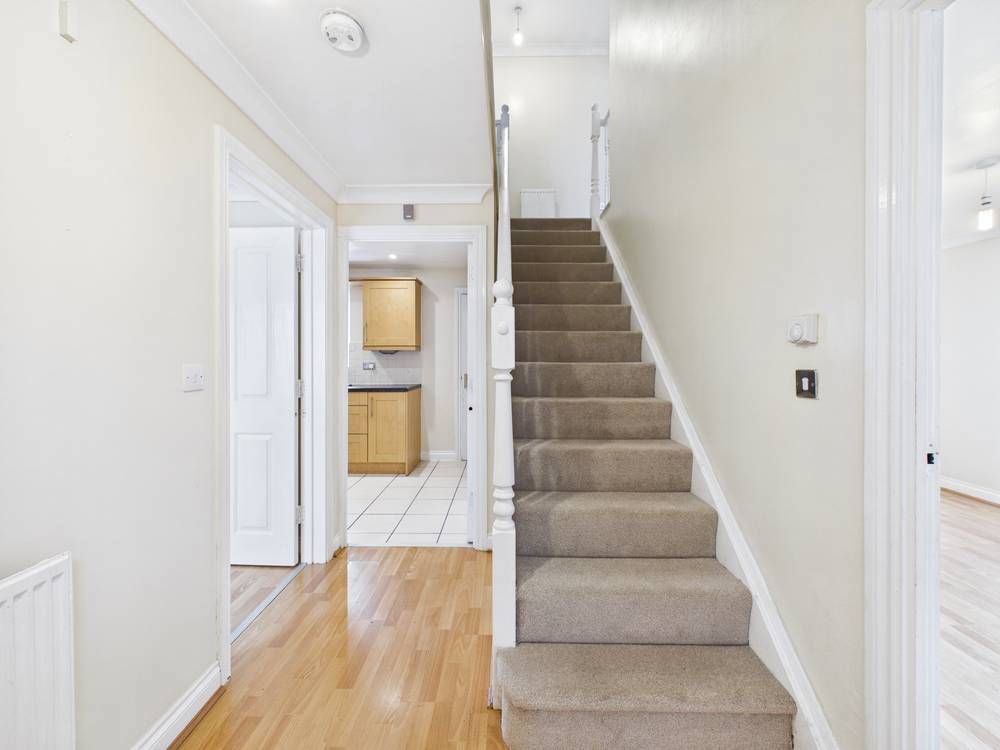 Property photo 2 of 18 Giraffe360-Still009