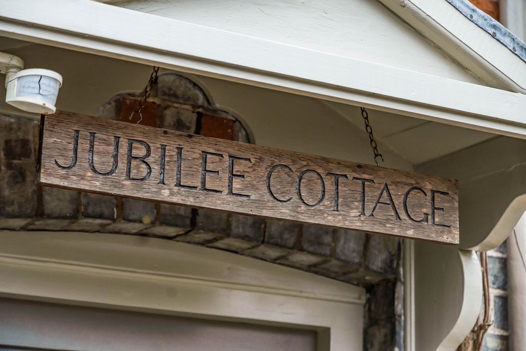 Property photo 3 of 28