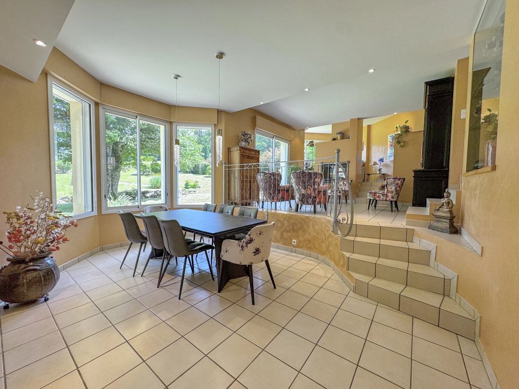 Property photo 3 of 33
