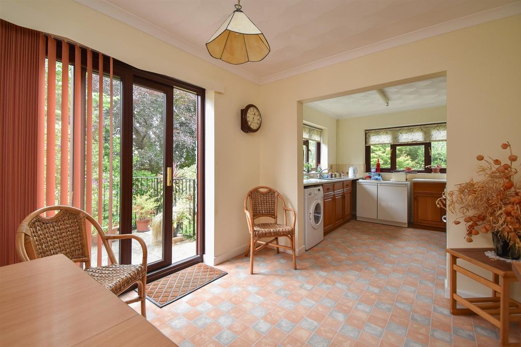 Property photo 3 of 21 Kitchen