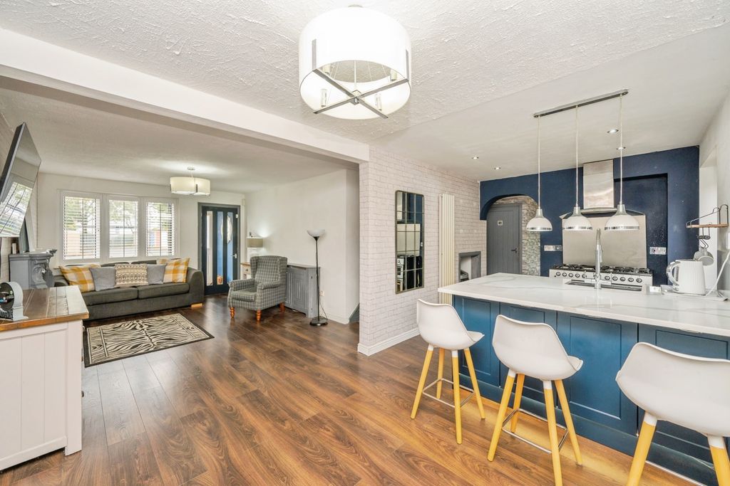 Property photo 3 of 28 Pbox-Img.Jpg