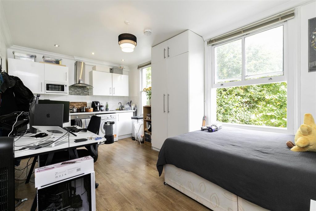 Property photo 1 of 11 F6, 6 Bamborough Gardens -1.Jpg