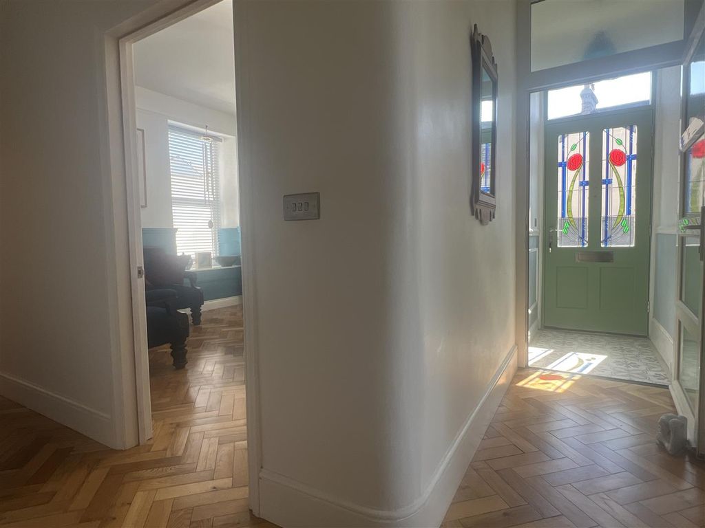 Property photo 3 of 35 Hall